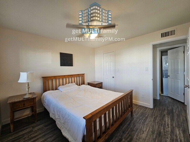 Building Photo - 515 W Pebble Beach Dr