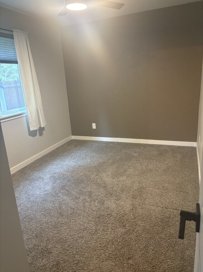 Building Photo - 61 E Ellinor Peak Pl