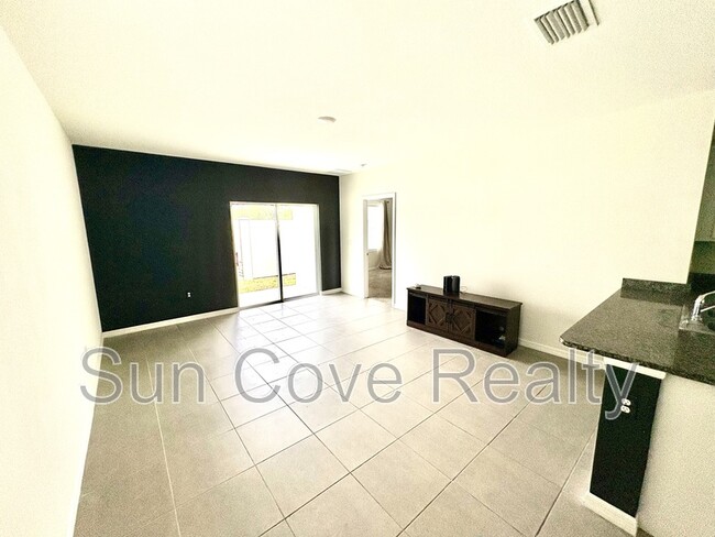 Building Photo - 3180 Suncoast Plains Dr