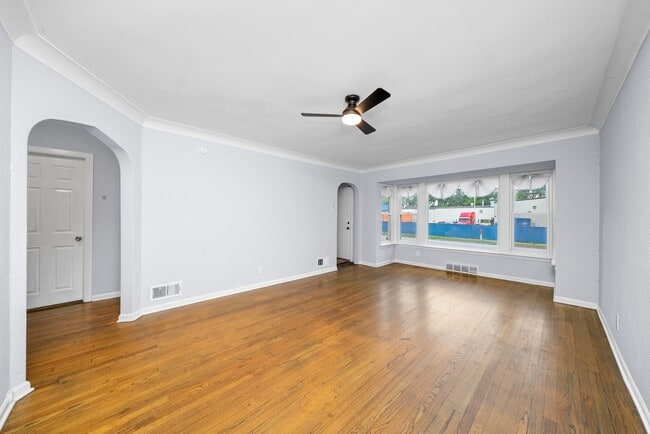Building Photo - 701 E 142nd St