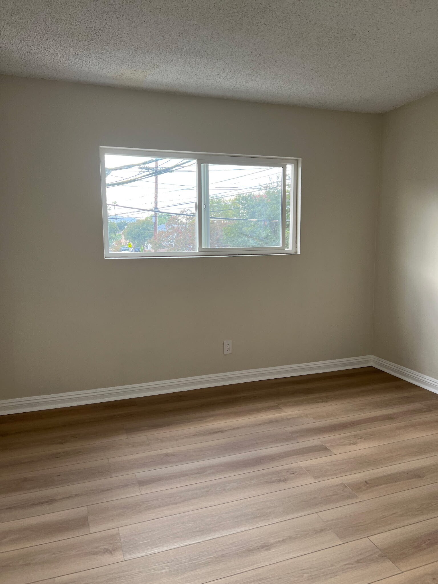 Building Photo - 626 E Chevy Chase Dr
