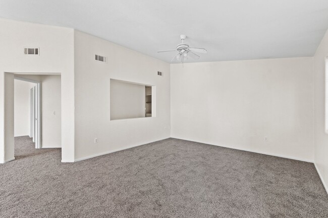 Building Photo - 2nd Floor Condo in a Gated Northeast Commu...