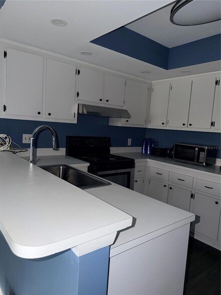 Building Photo - 5920 7th Ave W