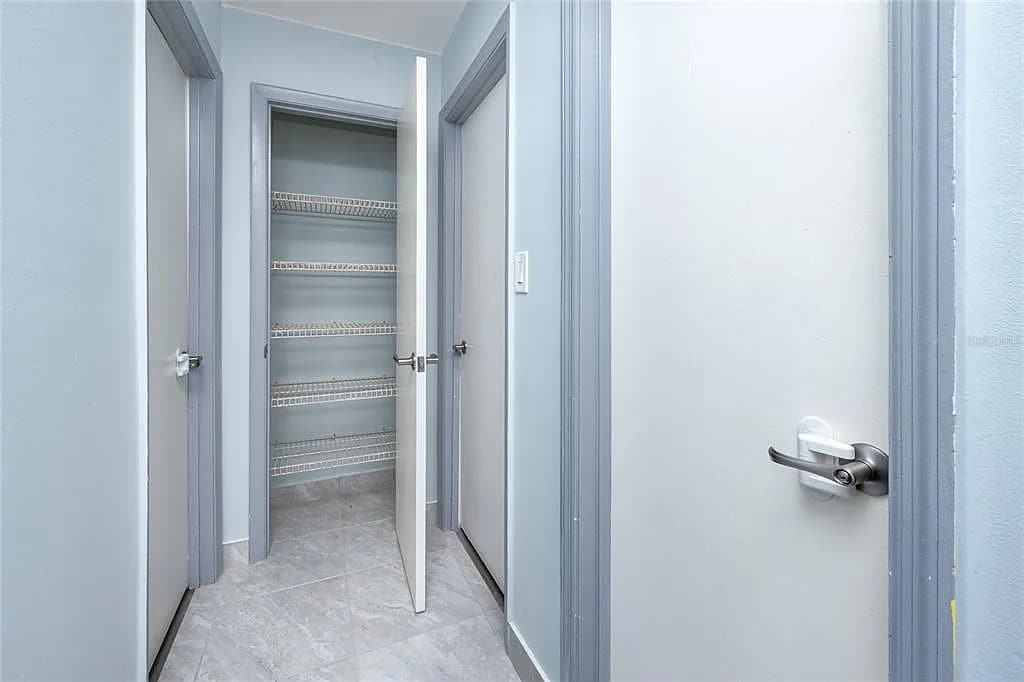 Building Photo - 5231 Beach Dr SE