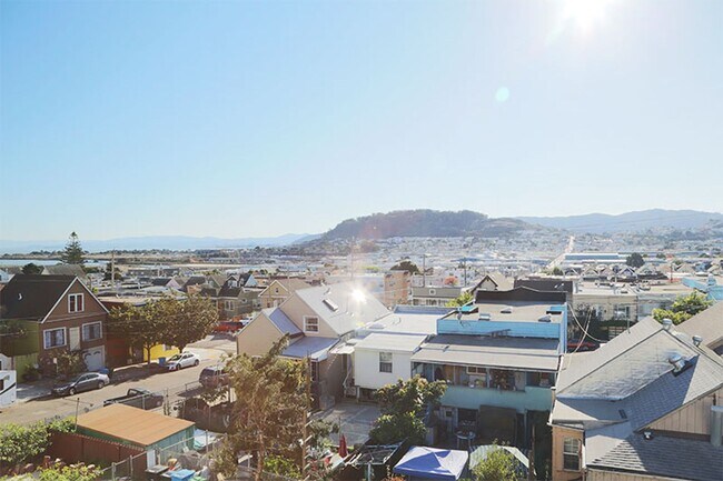 Building Photo - OPEN HOUSE: Sunday (10/5) 12:30pm-1:00pm B...