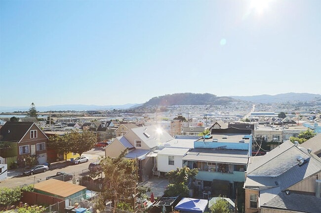 Building Photo - OPEN HOUSE: Sunday (9/28) 12:30pm-1:00pm B...