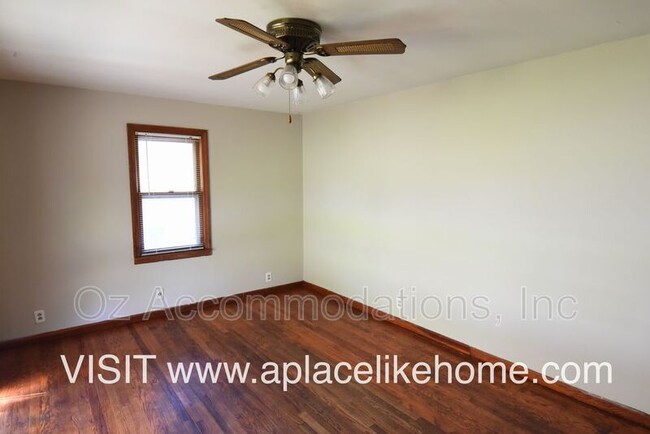 Building Photo - 3034 N 84th Terrace