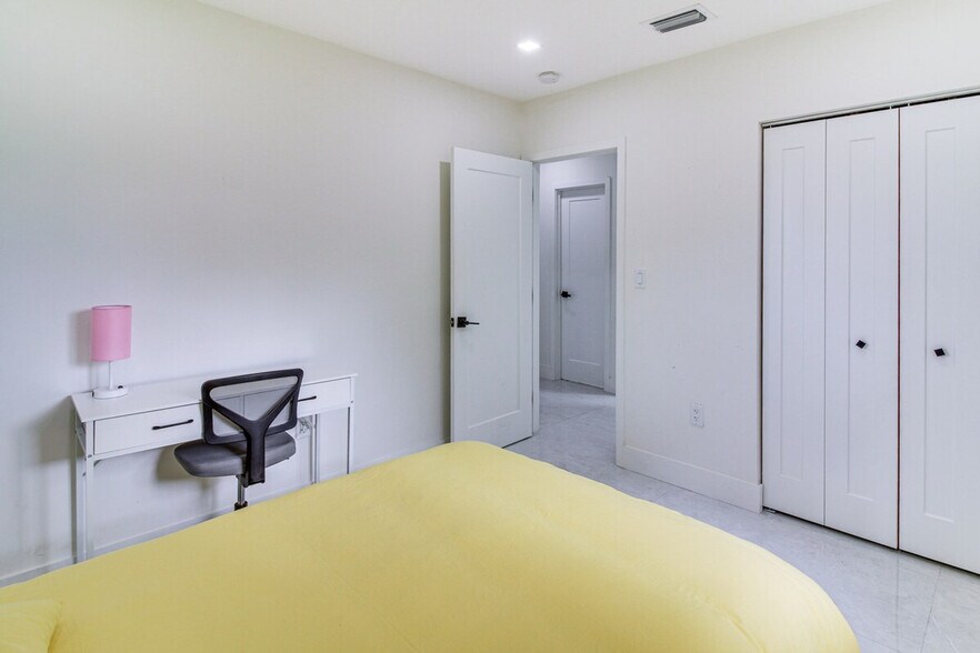 Building Photo - 6124 SW 64th Terrace