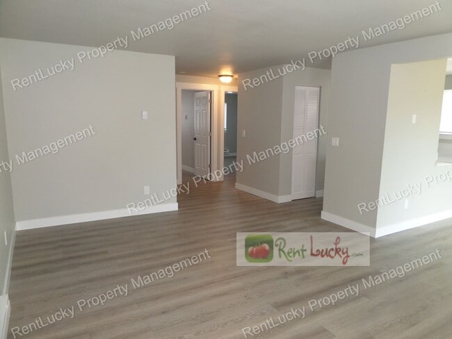 Building Photo - Fully Remodeled & GORGEOUS 2-Bedroom Unit ...