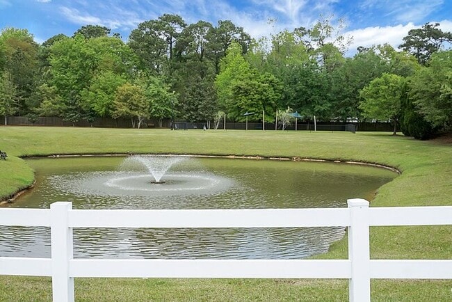 Building Photo - 215 Hemingway Cir