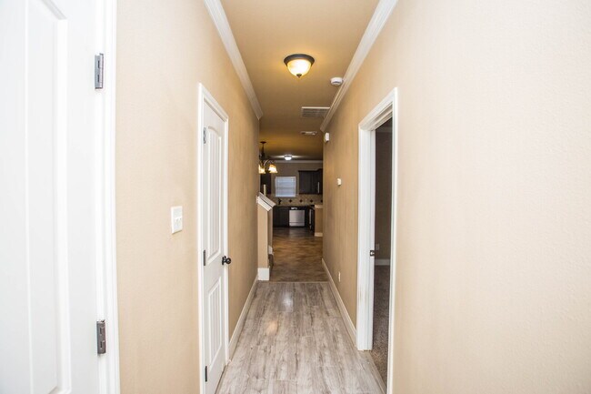 Building Photo - Charming 4 Bedroom, 2 Bath Two-Story Duplex