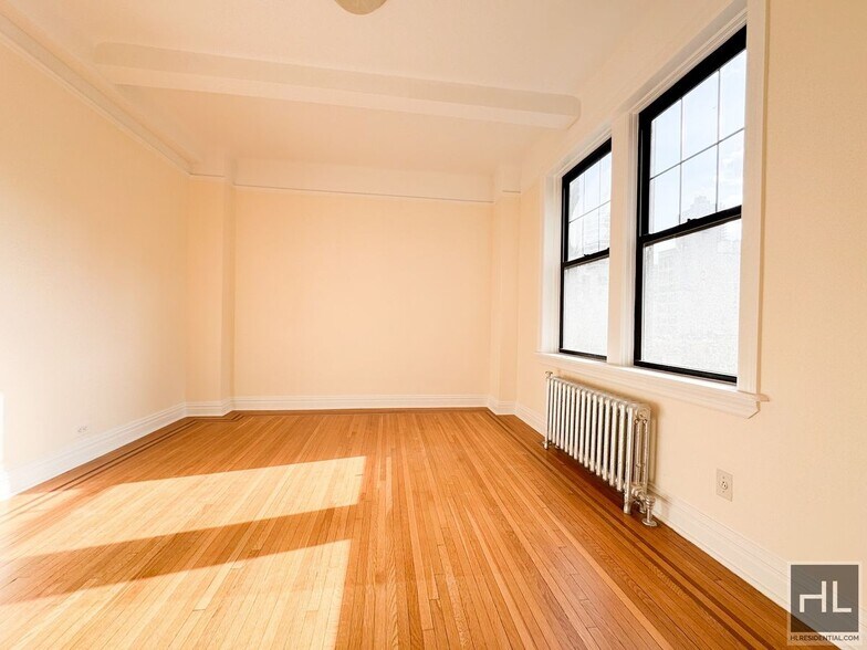Primary Photo - EAST 92 STREET