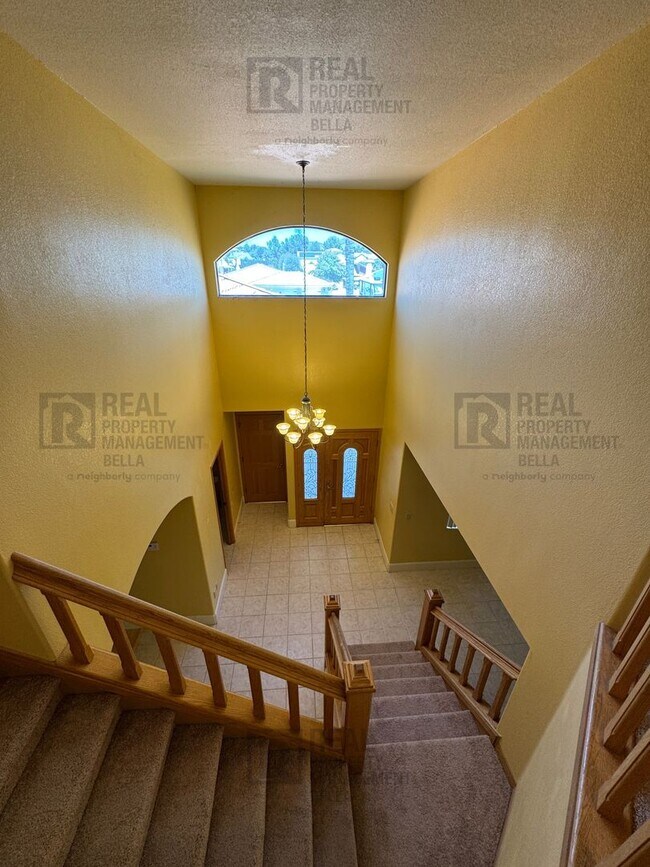 Building Photo - Waterfront Living in Canyon Lake!