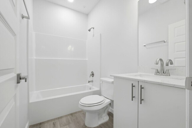 Building Photo - 1600 Clinton St