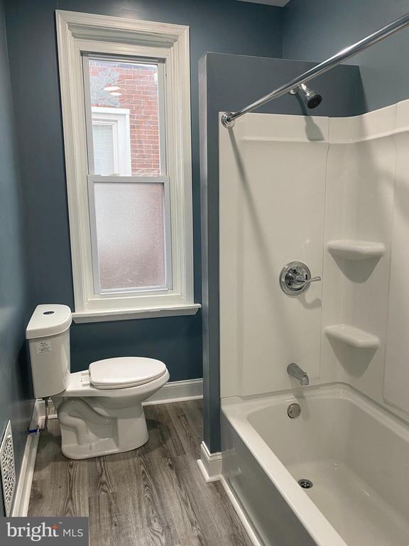 Building Photo - 5332 Pine St