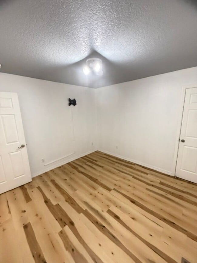 Building Photo - 1006 Frontier Ct