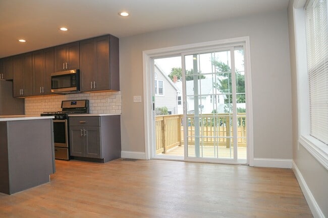 Building Photo - Newly Built 6br/3ba- Steps away from PC!