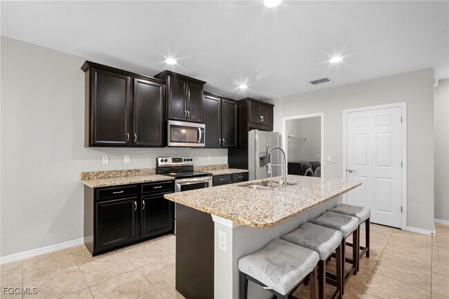 Building Photo - 4290 Dutchess Park Rd