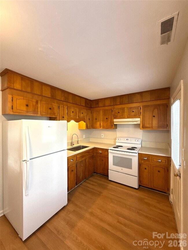 Building Photo - 409 Hawley Ave