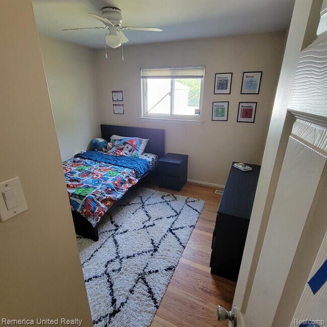 Building Photo - 37944 Lyndon St