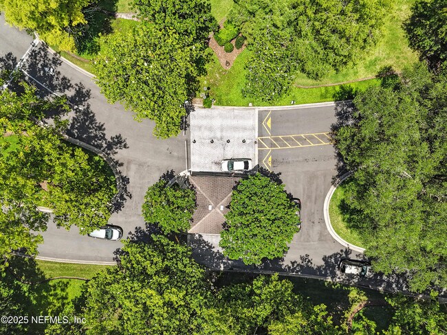 Building Photo - 4565 E Seneca Dr