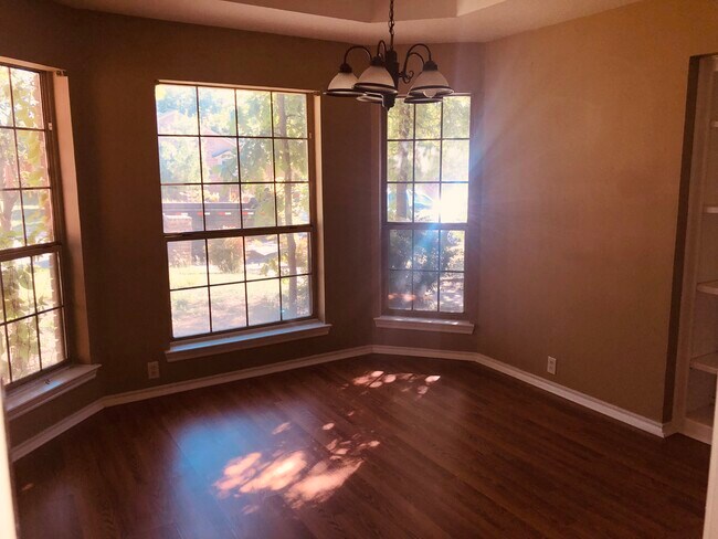 Building Photo - 1115 Hilton Dr