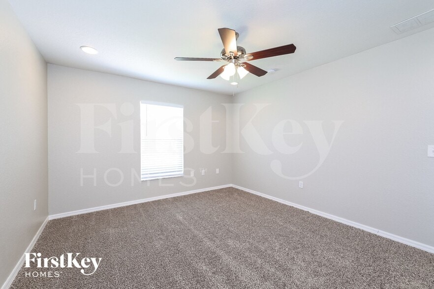 Building Photo - 1424 Teal Dr