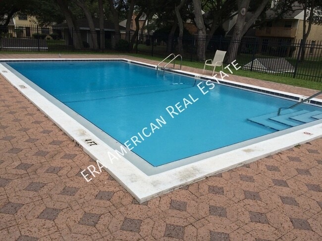 Building Photo - 27 11th St