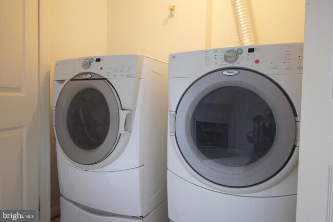 Building Photo - 7831 Gum Springs Village Dr