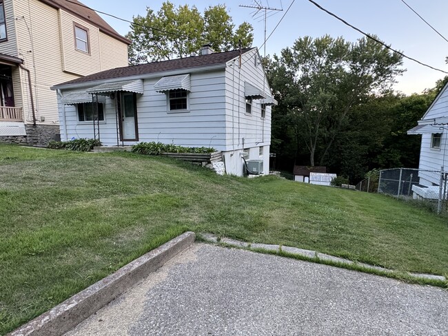 Building Photo - 3539 Sedler St