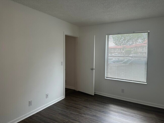 Building Photo - 21915 Lake Forest Cir