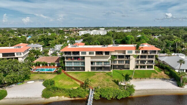 Building Photo - 624 SW St Lucie Crescent