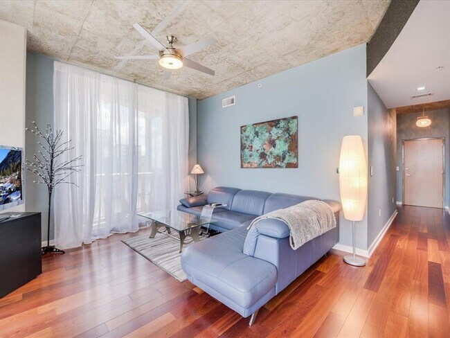 Building Photo - 360 Nueces St