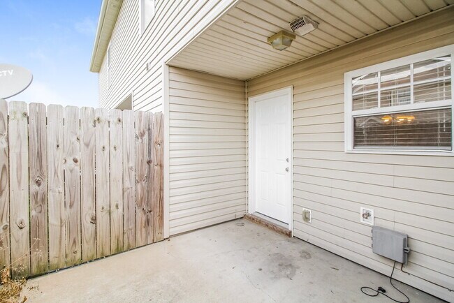 Building Photo - 8051 Logan Dr