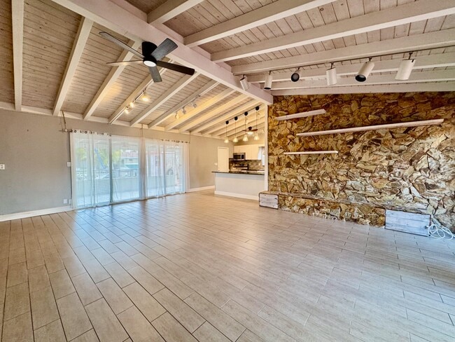 Building Photo - 1712 SW 5th St