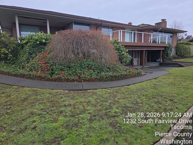 Building Photo - View home North Tacoma - 3 bedroom, 3.5 bathroom, 6 car garage - Available NOW!!!