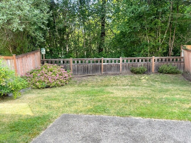 Building Photo - Beautiful 3 Bed 2.5 Bath Home in Redmond
