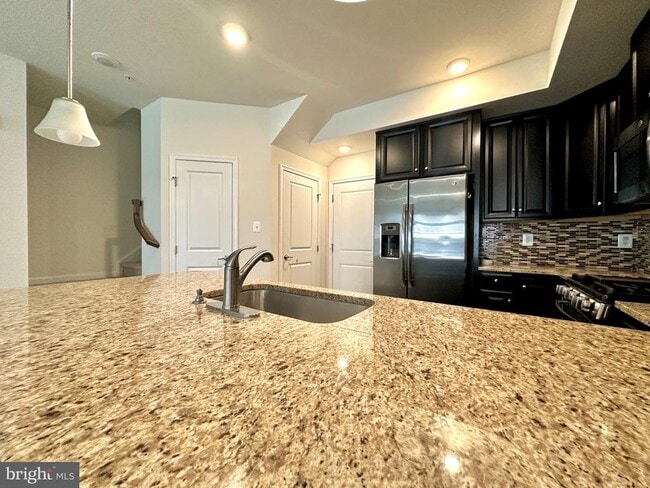 Building Photo - 13727 Endeavour Dr