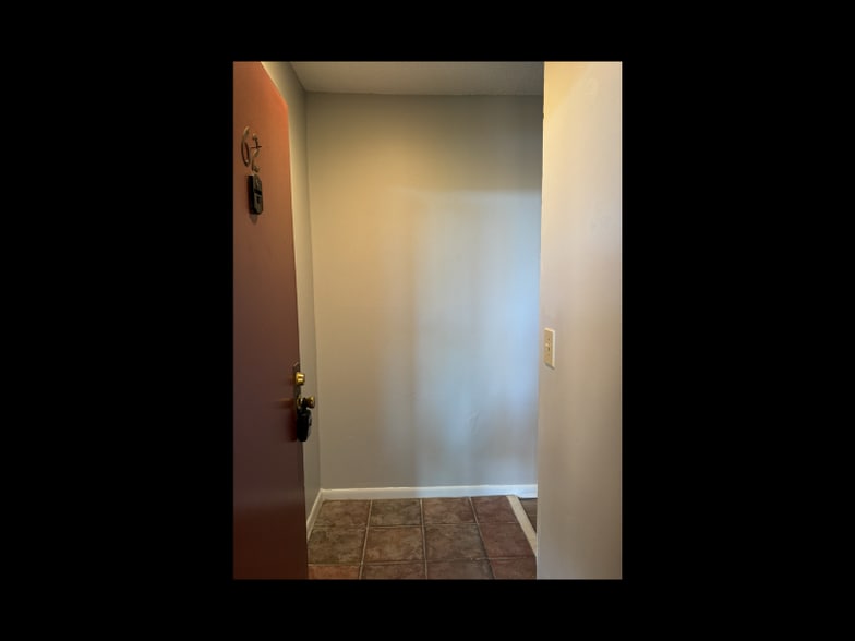 Building Photo - 515 Basswood Ave