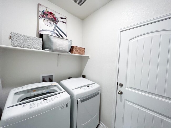 Building Photo - 9006 Golden Leaf Dr