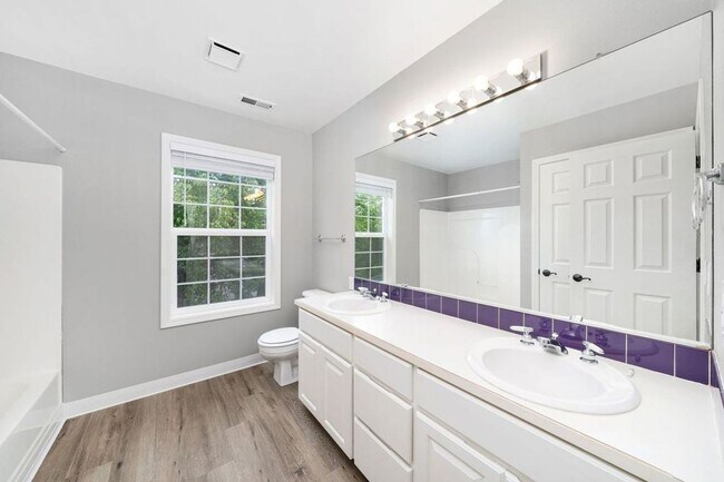 Building Photo - Stunning 4 bedroom, 2.5 bathroom home!! Must See!!