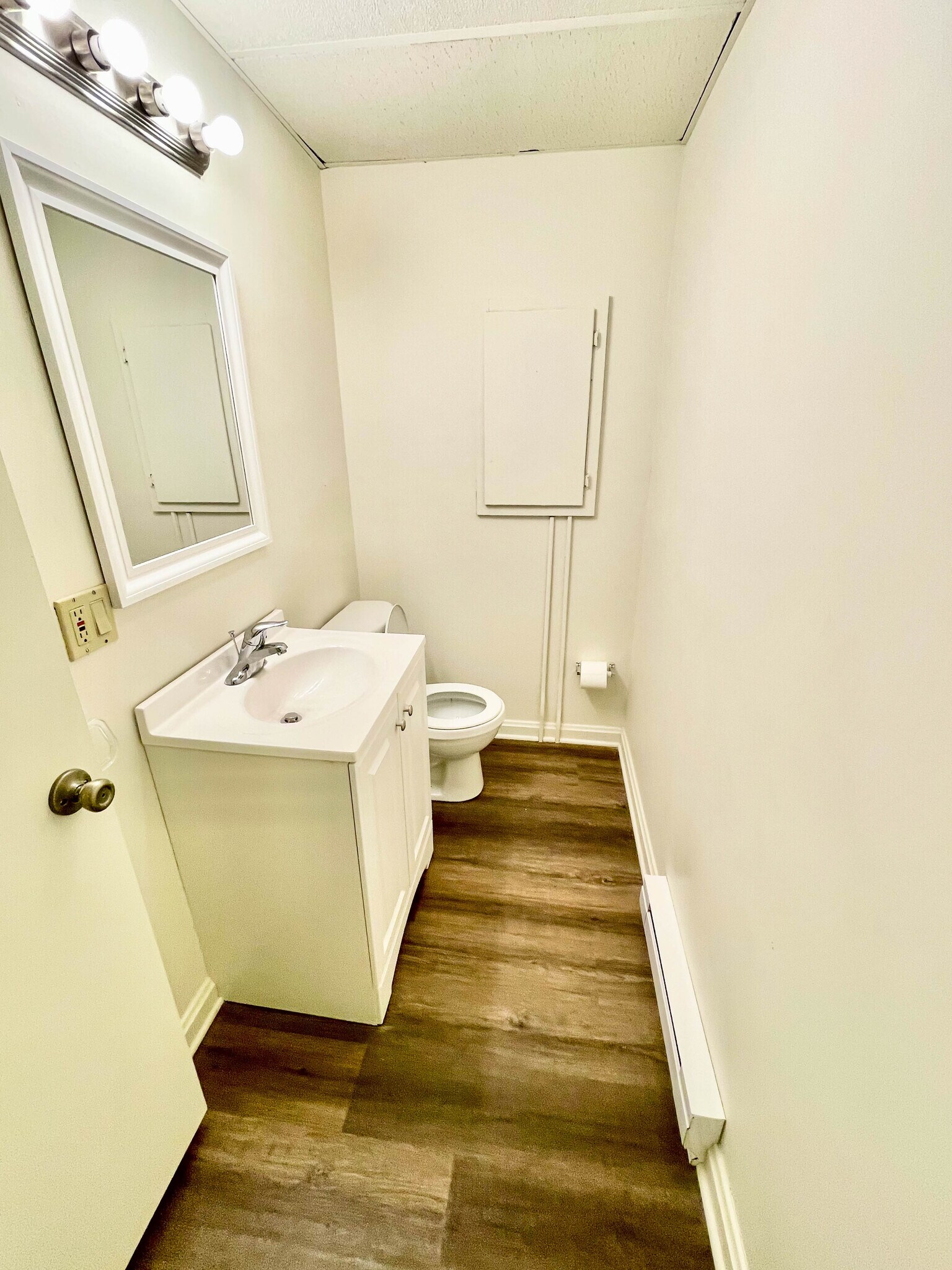 Building Photo - 25 Camelot Ct