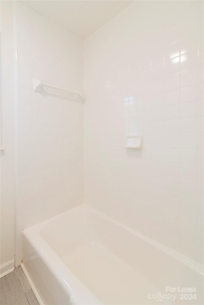 Building Photo - 5020 Coronado Dr
