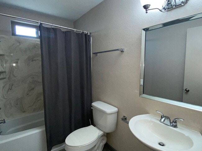 Building Photo - 2 Bedroom - 2 Bath Condo