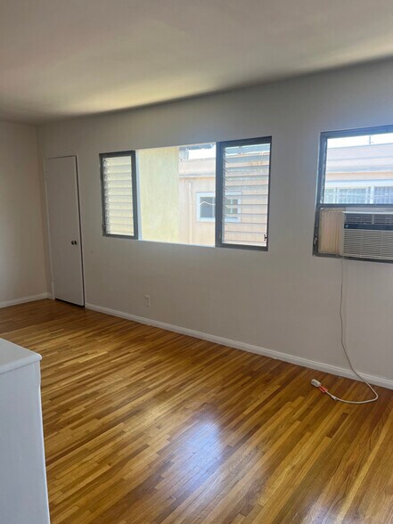 Building Photo - 3426 Mentone Ave