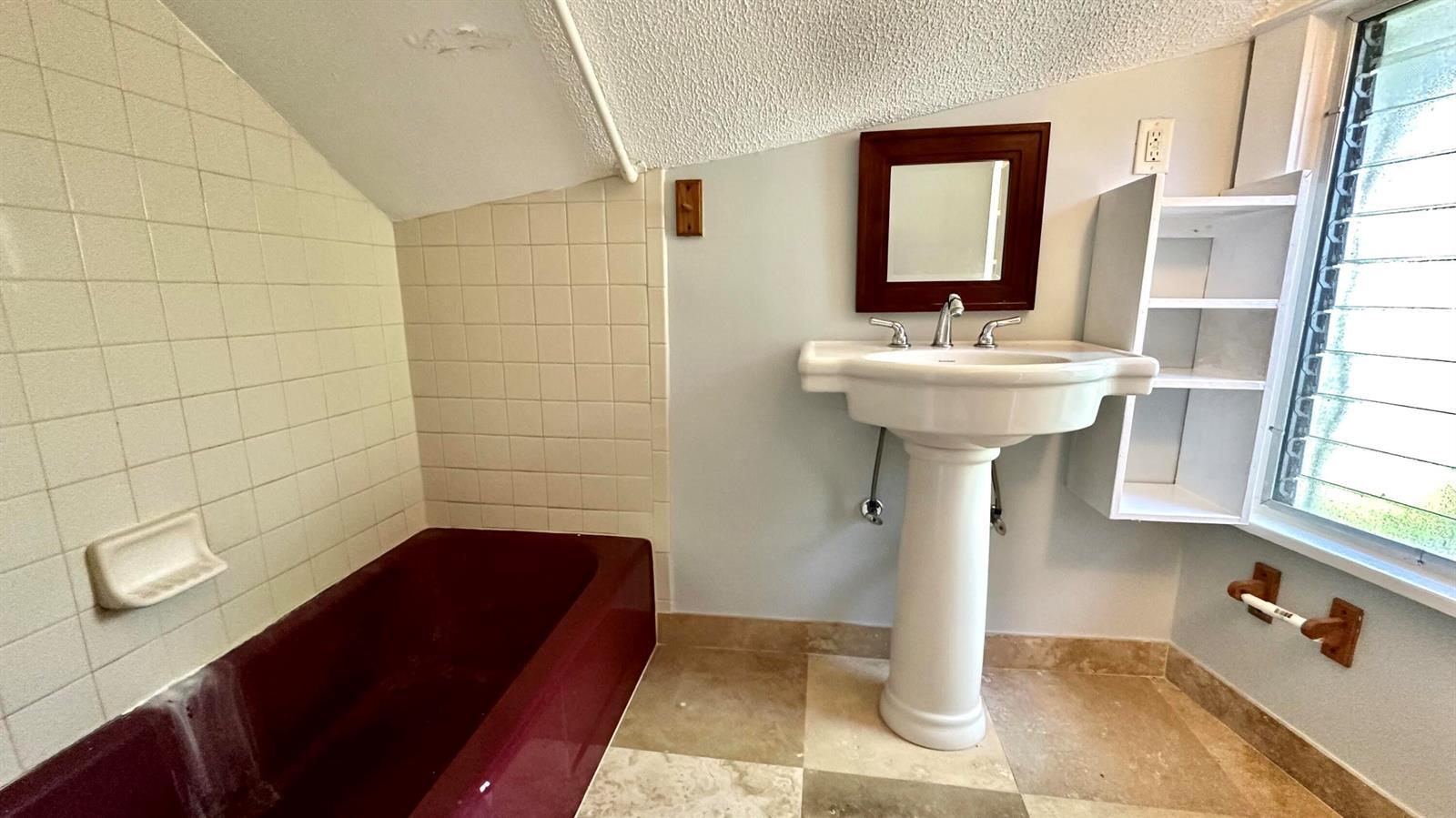 Building Photo - 313 S Lakeside Dr