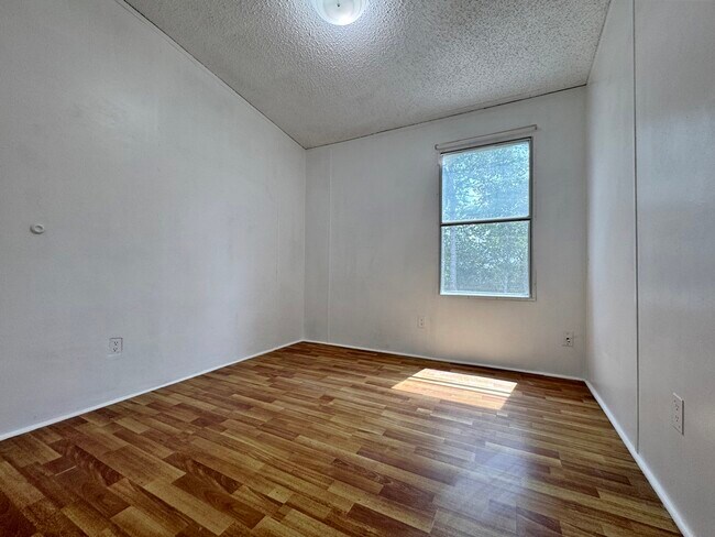 Building Photo - 2478 Hintz Rd
