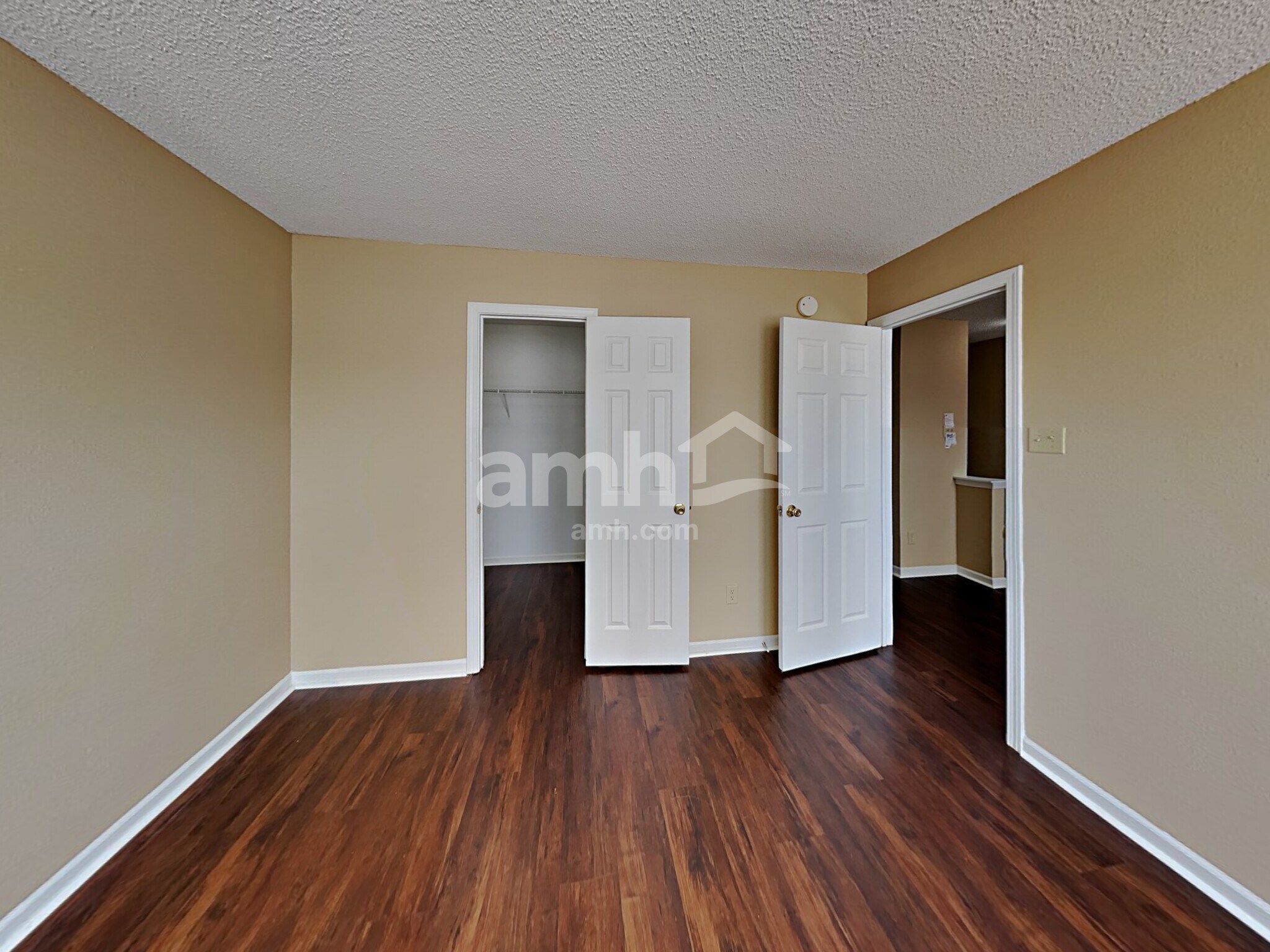 Building Photo - 10970 Clear Spring Dr