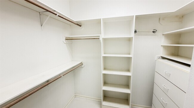 Building Photo - 4601 Country Club View