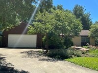 Building Photo - 2209 Grange Cir
